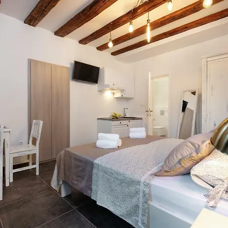 Insula * Split