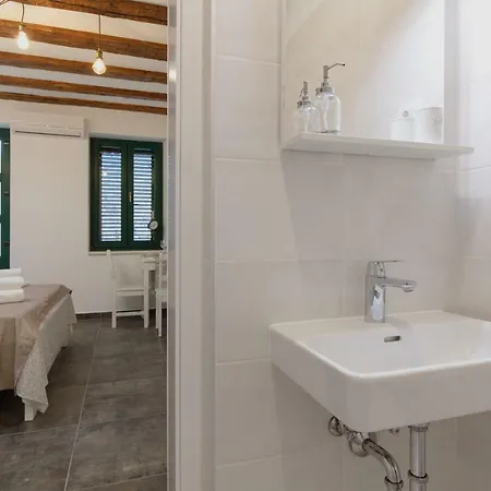 Apartment Insula *